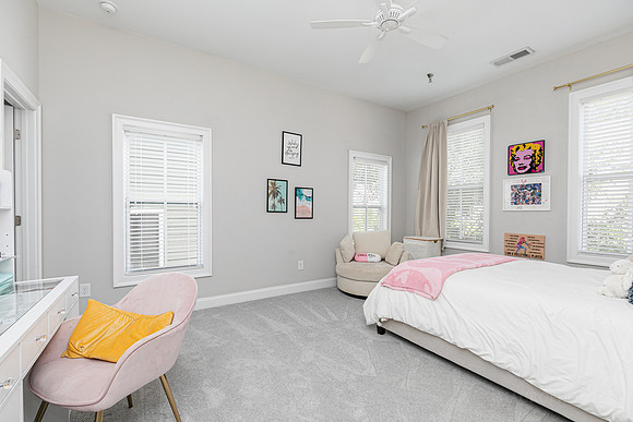 383 Summerhour St-24