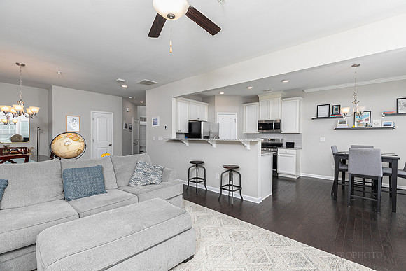 584 Bright St-11