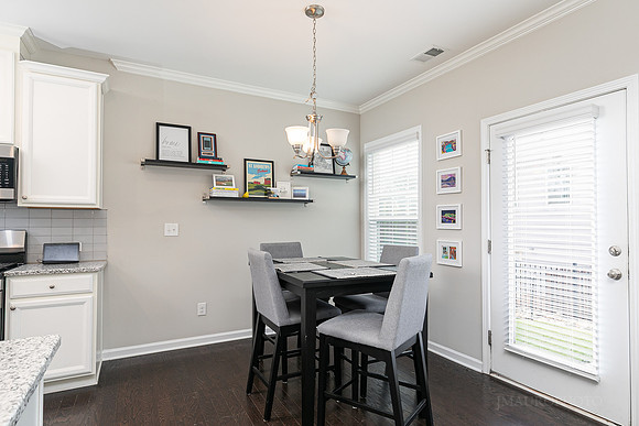 584 Bright St-12