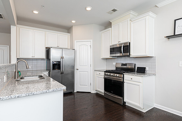 584 Bright St-13