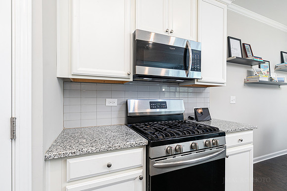 584 Bright St-16