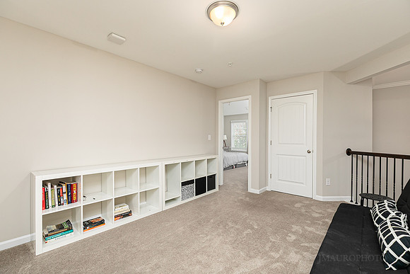 584 Bright St-17