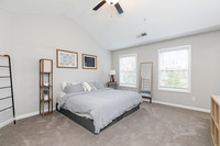 584 Bright St-19