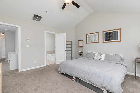 584 Bright St-21