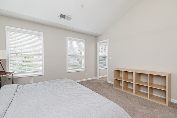 584 Bright St-22