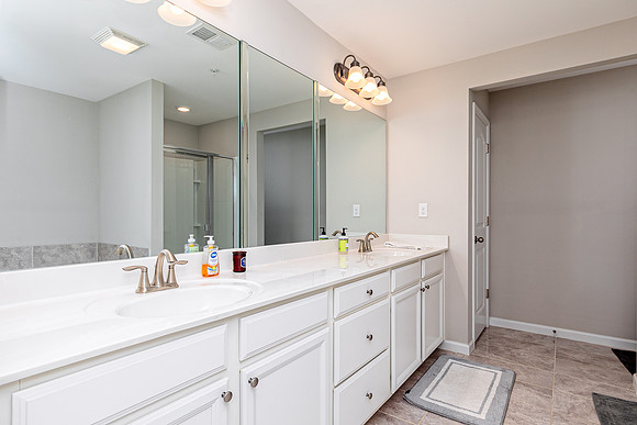 584 Bright St-23