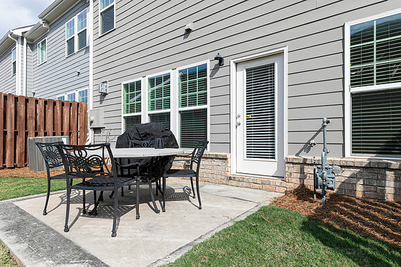 584 Bright St-30