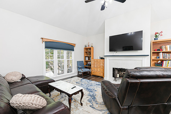 163  Clubhouse Dr-6