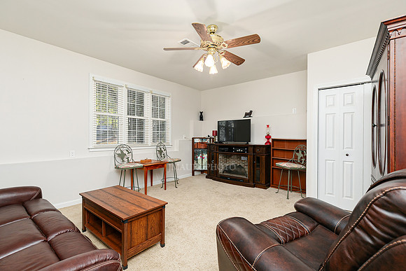 163  Clubhouse Dr-26