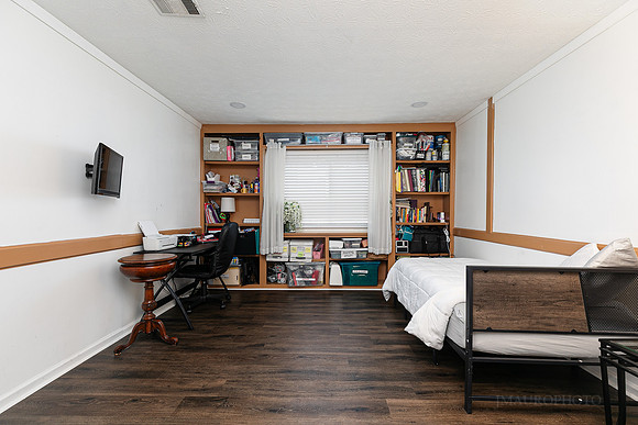 701 Parkaire Xing-13