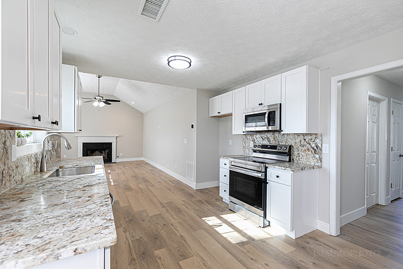 Eagle Glen Way-12