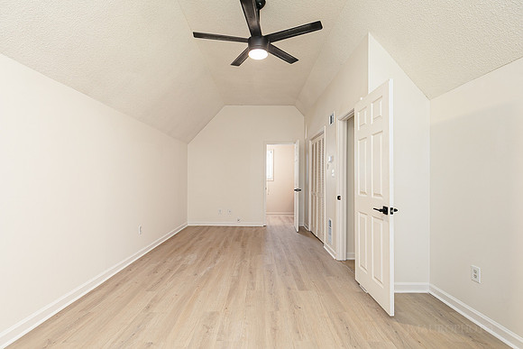 305 Mariner Circle-29