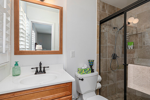 251 Evelyn St.-26