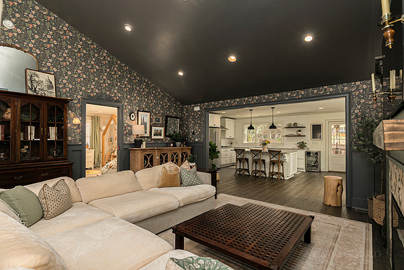 2631 Brown Circle-10