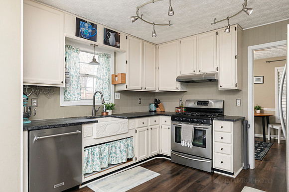 3998 Verbena Drive-16