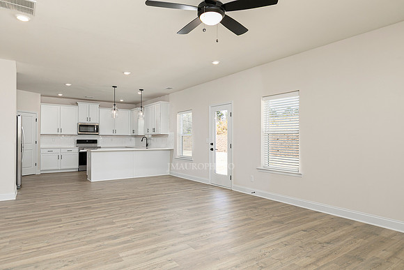 Family Room-Breakfast