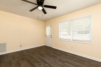 1898 Live Oak Dr-5