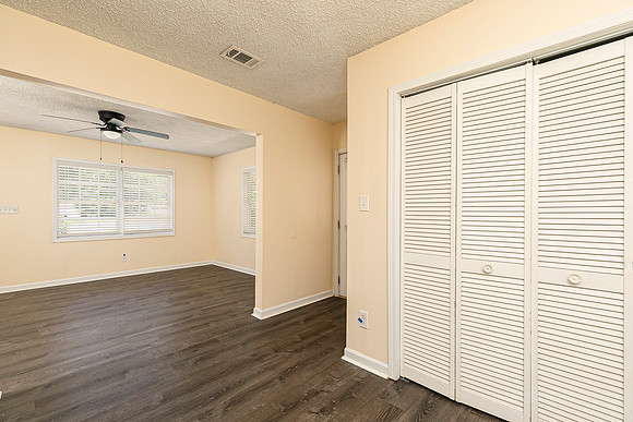 1898 Live Oak Dr-10