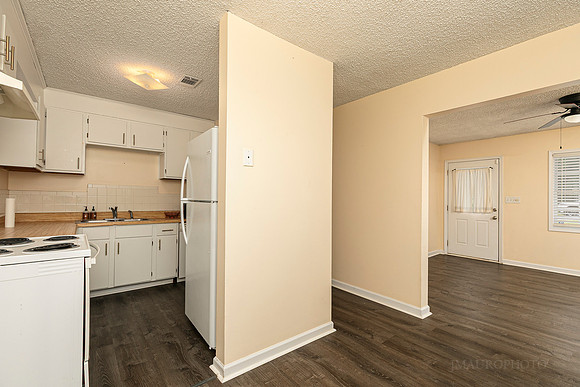 1898 Live Oak Dr-12