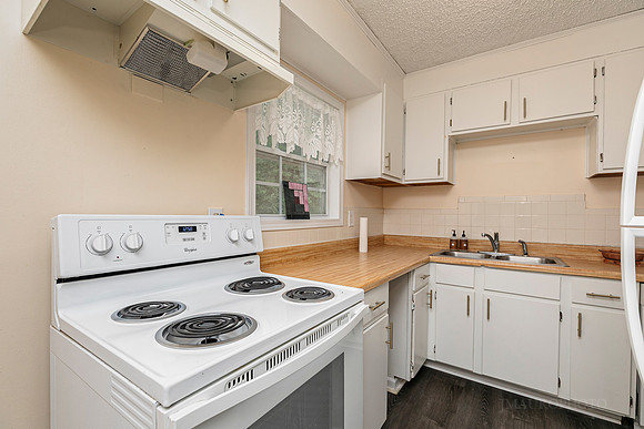 1898 Live Oak Dr-13