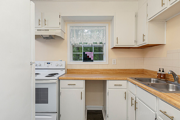 1898 Live Oak Dr-15