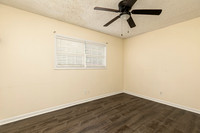 1898 Live Oak Dr-16