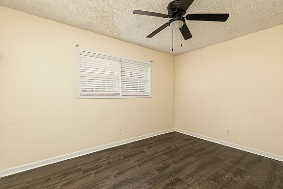 1898 Live Oak Dr-16