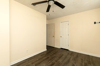 1898 Live Oak Dr-17