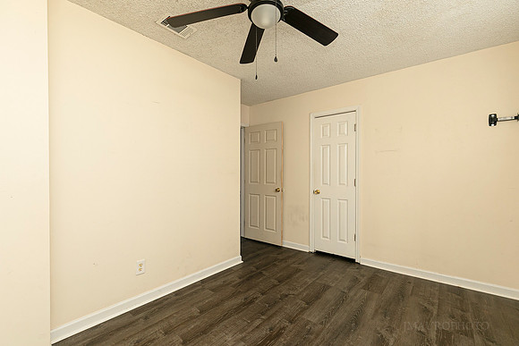 1898 Live Oak Dr-17