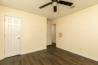 1898 Live Oak Dr-19