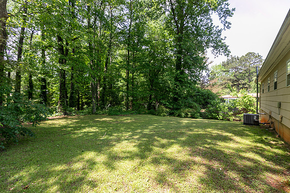 1898 Live Oak Dr-23