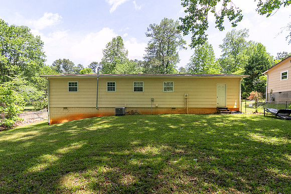 1898 Live Oak Dr-24