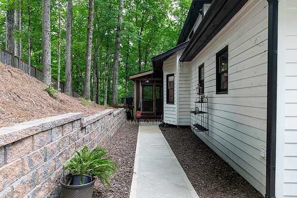 1821 Bromley Way-47
