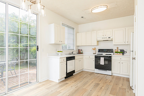 707 Bedford Ct-15