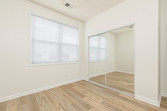 707 Bedford Ct-26