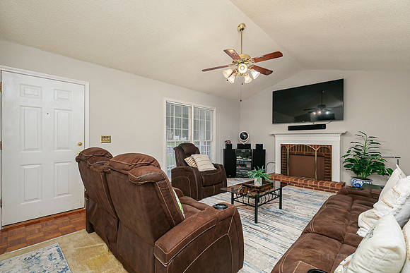 5216 Glendoara Ct-4