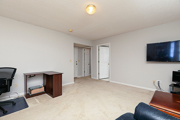 5216 Glendoara Ct-12
