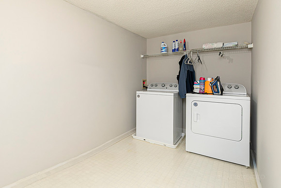 5216 Glendoara Ct-13
