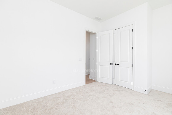 Hillside Traditional-10
