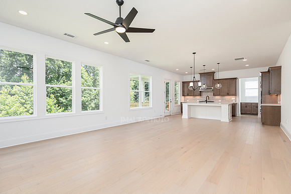 Hillside Traditional-16