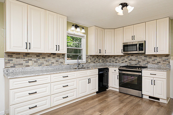 2133 Sandy Plains Road-16