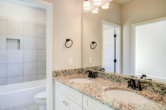 Jack and Jill Bath 2 - Upstairs-1