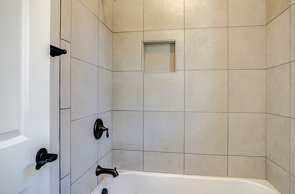 Jack and Jill Bath 2 - Upstairs-2