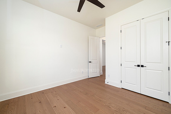 Oakshire Farmhouse-28