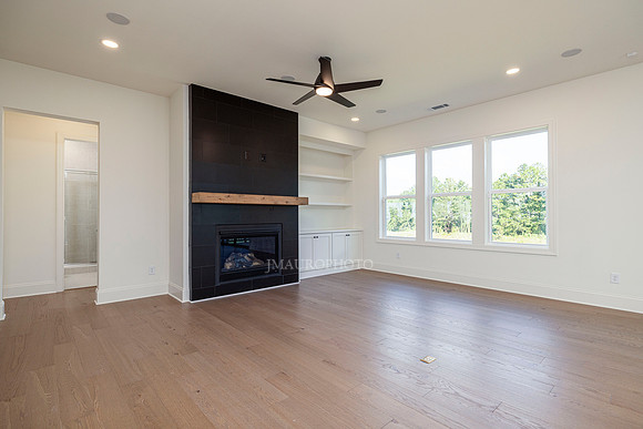 Oakshire Farmhouse-12