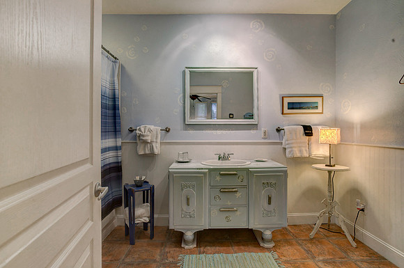Guest Room 4-9