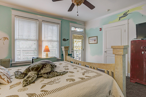 Guest Room 2-7