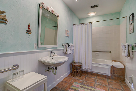 Guest Room 2-11