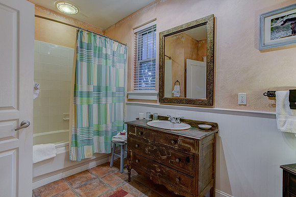 Guest Room 6-10