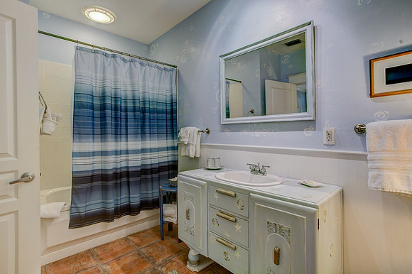 Guest Room 4-11